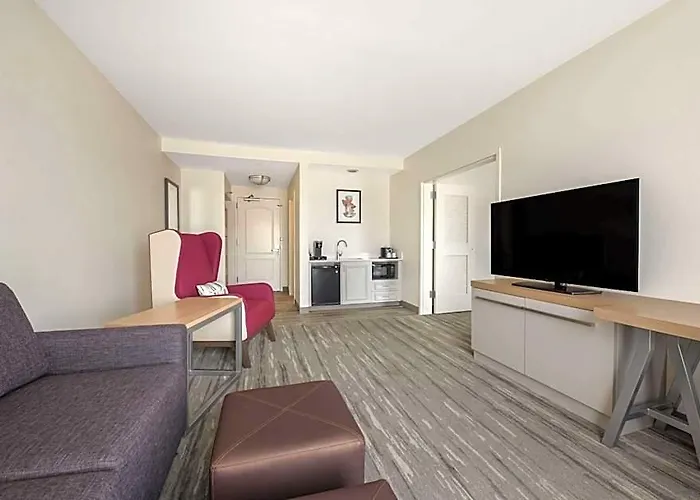 Hilton Garden Hotel 3*